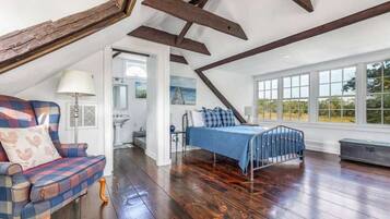 3 bedrooms, iron/ironing board, travel cot, WiFi