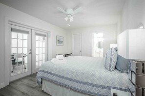 3 sovrum, skrivbord, strykjärn/strykbräda och resesäng