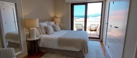 3 bedrooms, iron/ironing board, bed sheets