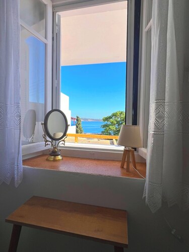 Cycladic Home with a view  - 2 min walk from the beach! 