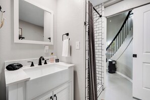 Interior - The Painted Silos - The Horse Bin. Elgin, Ft Sill and Lawton areas. (Elgin)