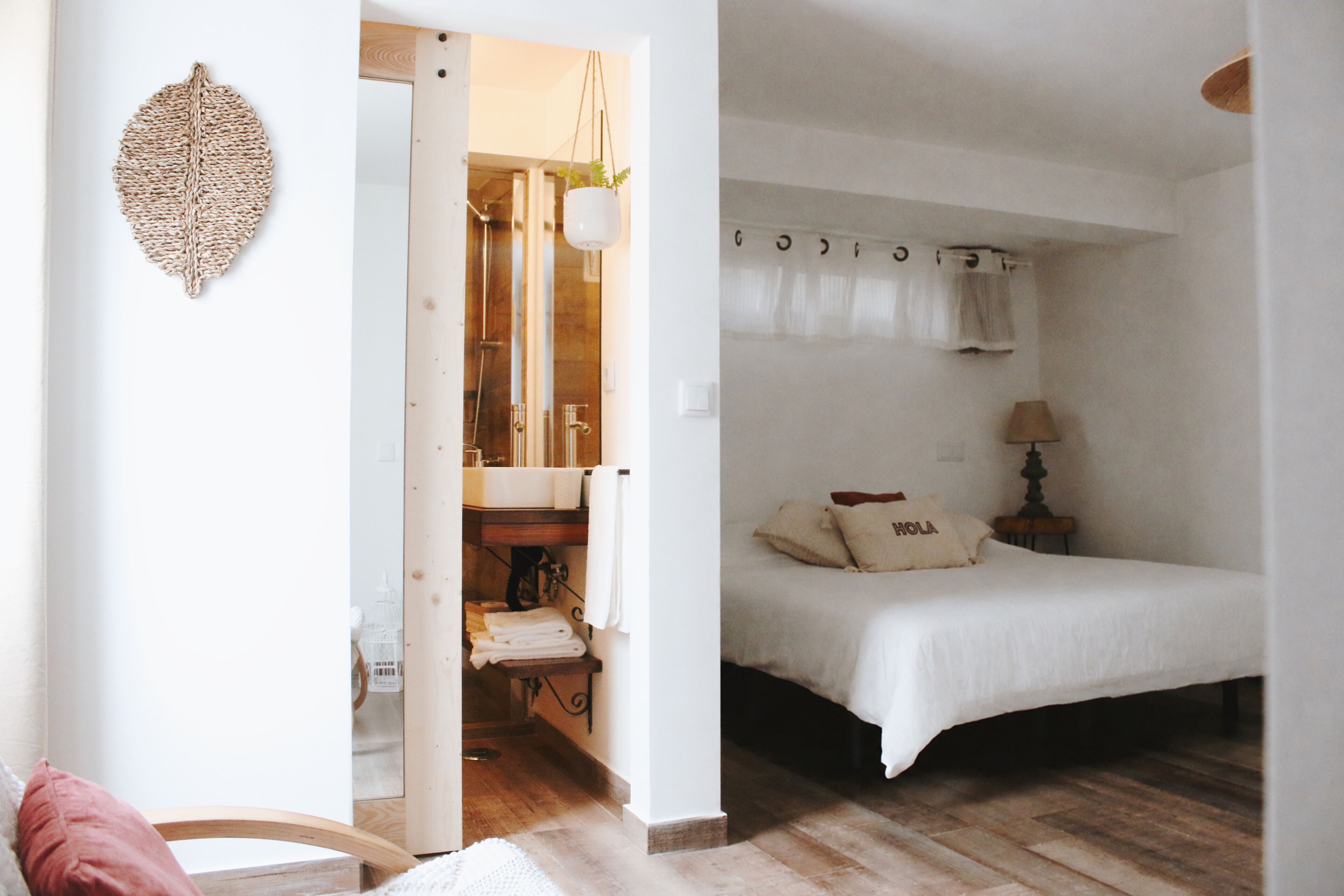 Quarto casal ou duplo clássico, vista para a piscina | Wi-Fi de cortesia, roupa de cama