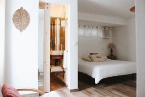 Habitación clásica con 1 cama doble o 2 individuales, vistas a la piscina | Wifi gratis y ropa de cama