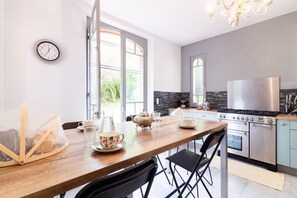 Fridge, microwave, oven, dishwasher - Belle Maison Familiale Avec Piscine Privée (Lézat-sur-Lèze)