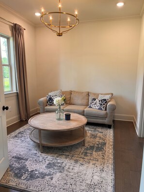 Smart TV, fireplace - Private resort-style pool. Spacious new house 16 min to Jordan-Hare stadium. (Auburn)