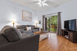 TV - Cambria - Beautiful 4BR TH Near Disney in Resort (Davenport)