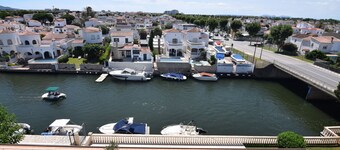 224-Apartment with view on marina , pool and parking
