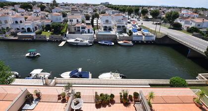 224-Wohnung mit Blick auf den Yachthafen, Swimmingpool, Parkplatz