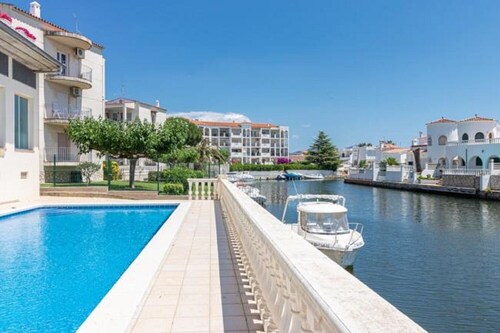 224-Apartment with view on marina , pool and parking