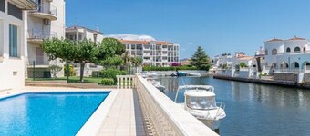 224-Apartment with view on marina , pool and parking