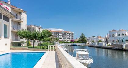 224-Apartment with view on marina , pool and parking