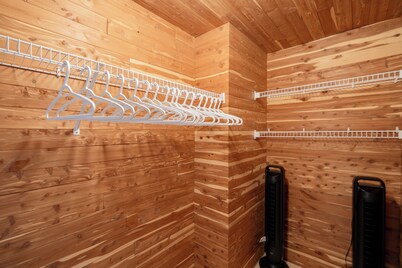 25% Fall OFF, Luxury 3 Bdrms, 2 Baths, 2 Prk