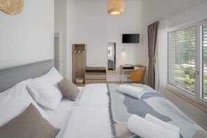 3 bedrooms, in-room safe, desk, soundproofing