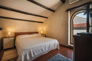 1 bedroom, iron/ironing board, travel cot, free WiFi