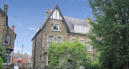 Pheasant's Hollow, traditional English 2 bed appt central Harrogate FREE PARKING
