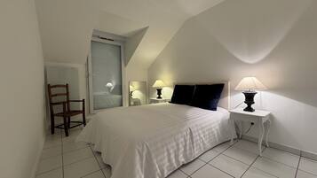 1 Schlafzimmer, Bügeleisen/Bügelbrett, Bettwäsche