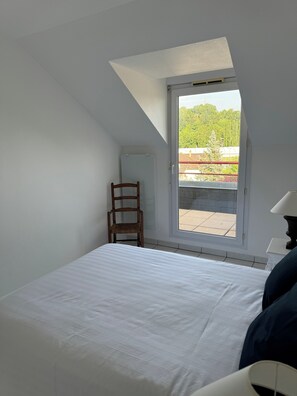 1 bedroom, iron/ironing board, bed sheets