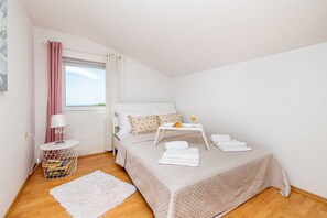 3 bedrooms, free WiFi, bed sheets