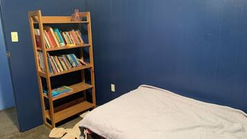3 bedrooms, bed sheets
