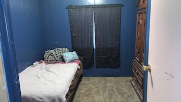 3 bedrooms, bed sheets