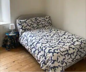 2 habitaciones, tabla de planchar con plancha, wifi y ropa de cama