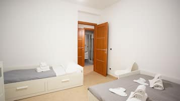 2 habitaciones, tabla de planchar con plancha, cuna de viaje y wifi