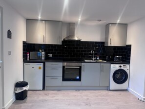 Private kitchen - Cozy and modern studio in prime location-perfect for your getaway (Brighton and Hove)
