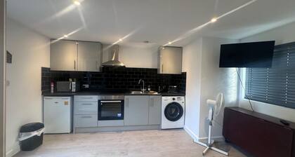 Cozy and modern studio in prime location-perfect for your getaway