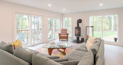 Lake House on walking trail, 10 minutes from Mt. Monadnock.