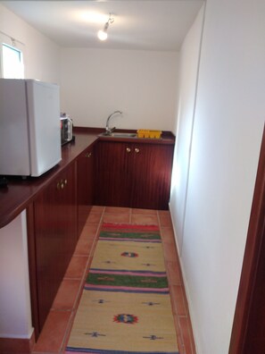 Fridge, microwave, stovetop, coffee/tea maker - Casa Gama Ideal Para Descansar (Ribeira da Janela)