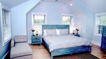 5 bedrooms, desk, iron/ironing board, WiFi
