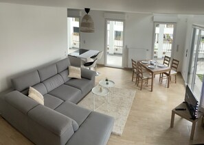 Living area - Cozy Apartment in Cergy à Proximité de Paris ! (Cergy)