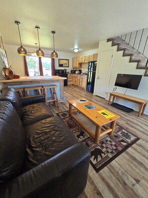 Bureau, espace de travail pour ordinateur portable, rideaux occultants