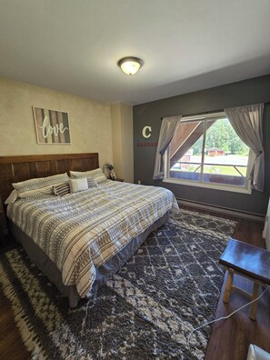 家庭公寓客房 | 書桌、筆電工作空間、遮光布/窗簾、熨斗/熨衣板