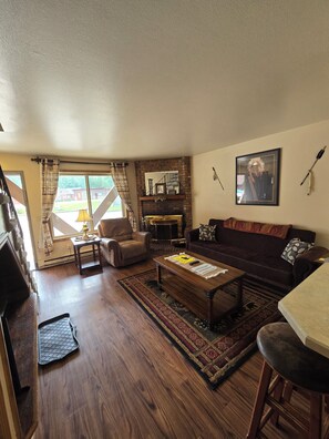 經典聯排別墅 | 書桌、筆電工作空間、遮光布/窗簾、熨斗/熨衣板