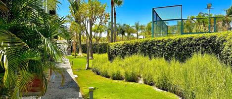 المنطقة المحيطة بالمنشأة