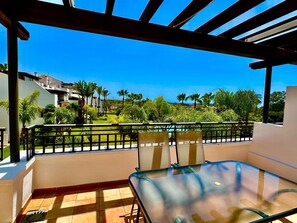 Outdoor dining - Penthouse Palm Gardens Paradise Retreat Marbella (Estepona)