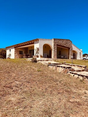 Exterior - Emerald Coast, three minutes from the beach Villa with breathtaking views (San Pantaleo)