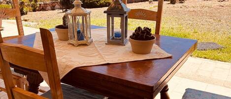 Outdoor dining