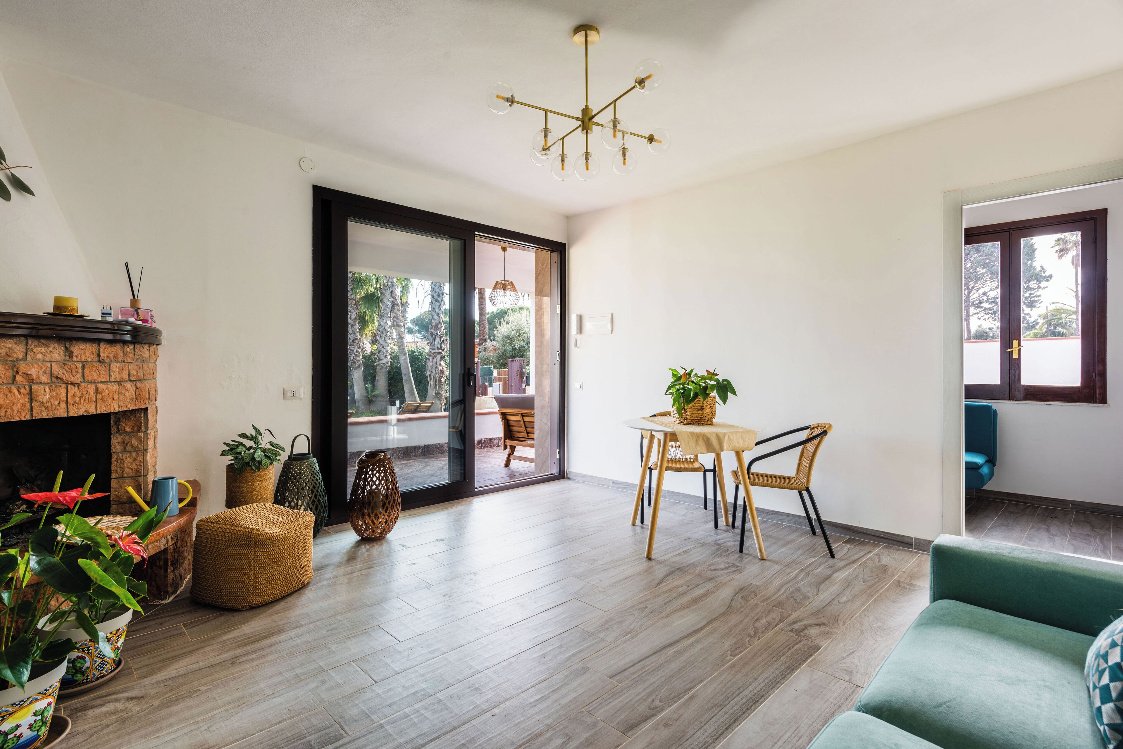 House, Sea View | Living area | 35-inch TV with digital channels