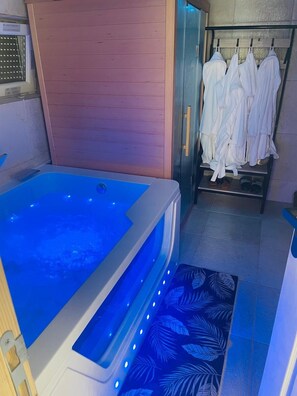 室内 SPA 浴缸