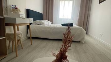 2 chambres, fer et planche à repasser, Wi-Fi gratuit, draps fournis