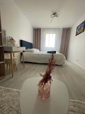 2 chambres, fer et planche à repasser, Wi-Fi gratuit, draps fournis