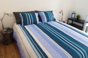 1 habitación, tabla de planchar con plancha, wifi gratis y ropa de cama