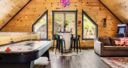 Putt-Putt, Hot Tub, Laser Tag, Arcade, Deck, Air Hockey, Resort Pool, Grill