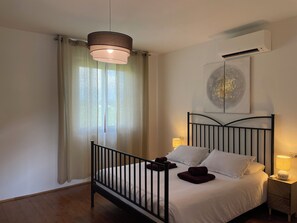 1 bedroom, iron/ironing board, travel cot, free WiFi