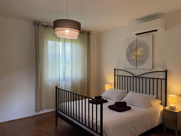 1 bedroom, iron/ironing board, travel cot, free WiFi