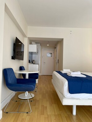 Deluxe-Studio, Strandblick | 1 Schlafzimmer, schallisolierte Zimmer, Bügeleisen/Bügelbrett