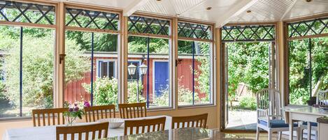 تناول الطعام