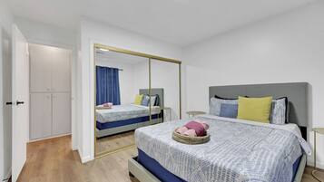 9 slaapkamers, een strijkplank/strijkijzer, wifi, beddengoed